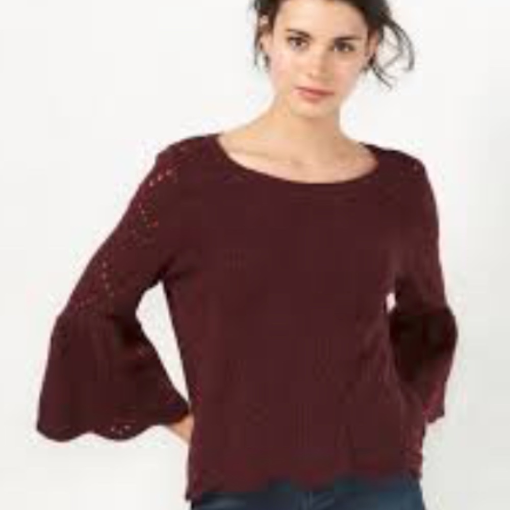 LC Lauren Conrad Grey Scalloped Bellsleeve Sweater